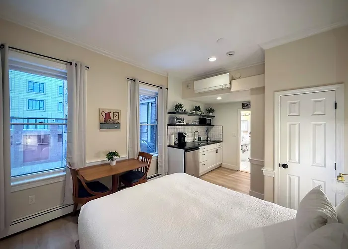Airport Hotel: Copley House